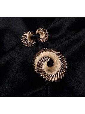 Vintage 1960s TRIFARI Signed Swirl Brooch & Matching Clip-On Earrings Set